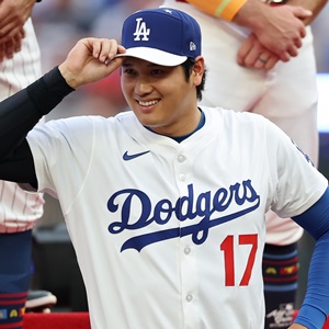 ドジャース・大谷翔平選手ら主力選手9人の直筆サイン入りバット