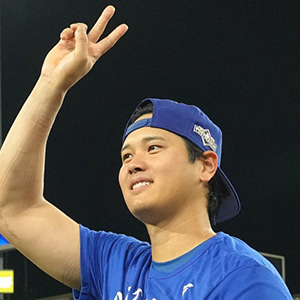 東北楽天イーグルスの岡島豪郎選手が、背番号が４であった時の希少な8号大判色紙額付 4 岡島 豪郎 選手名鑑2018 - 東北楽天ゴールデンイーグルス