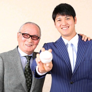 【お値下げ】福永祐一さん ご本人私物 着用後 背中にサイン入りDESCENTE 福永祐一 - 有名人データベース PASONICA JPN