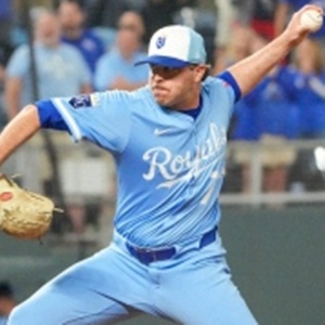 ロッテ】石垣雅海は現状維持の900万円でサイン 来季は「100試合