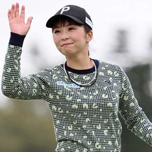 塩越柚歩、誕生日のTDLオフショットを公開「クリスマスシーズンは