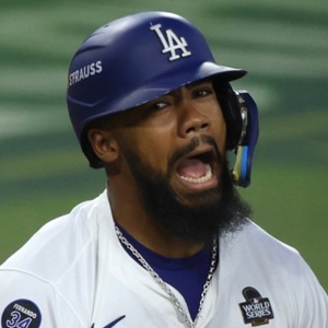 巨人・松本剛「ジャイアンツカラーに合うよう赤色で」手袋など青中心の