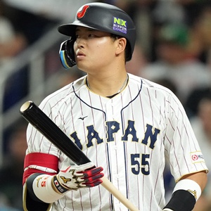 広島東洋カープ 栗林良吏選手モデル 負けている展開で投げる栗林良吏、目の前に集中 | 広島東洋カープ