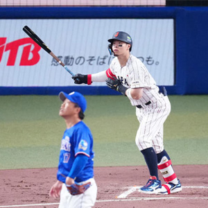 巨人・阿部慎之助監督、伊江村観光親善大使〝続投〟 正月も家族旅行で